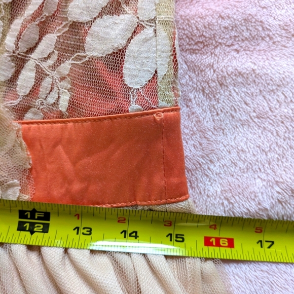 Ryu Peach And Beige Lace Dress with Floral Accent L NWOT - Picture 7 of 11